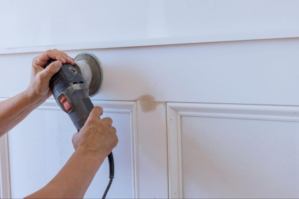 Maintaining of a wood wall panelling