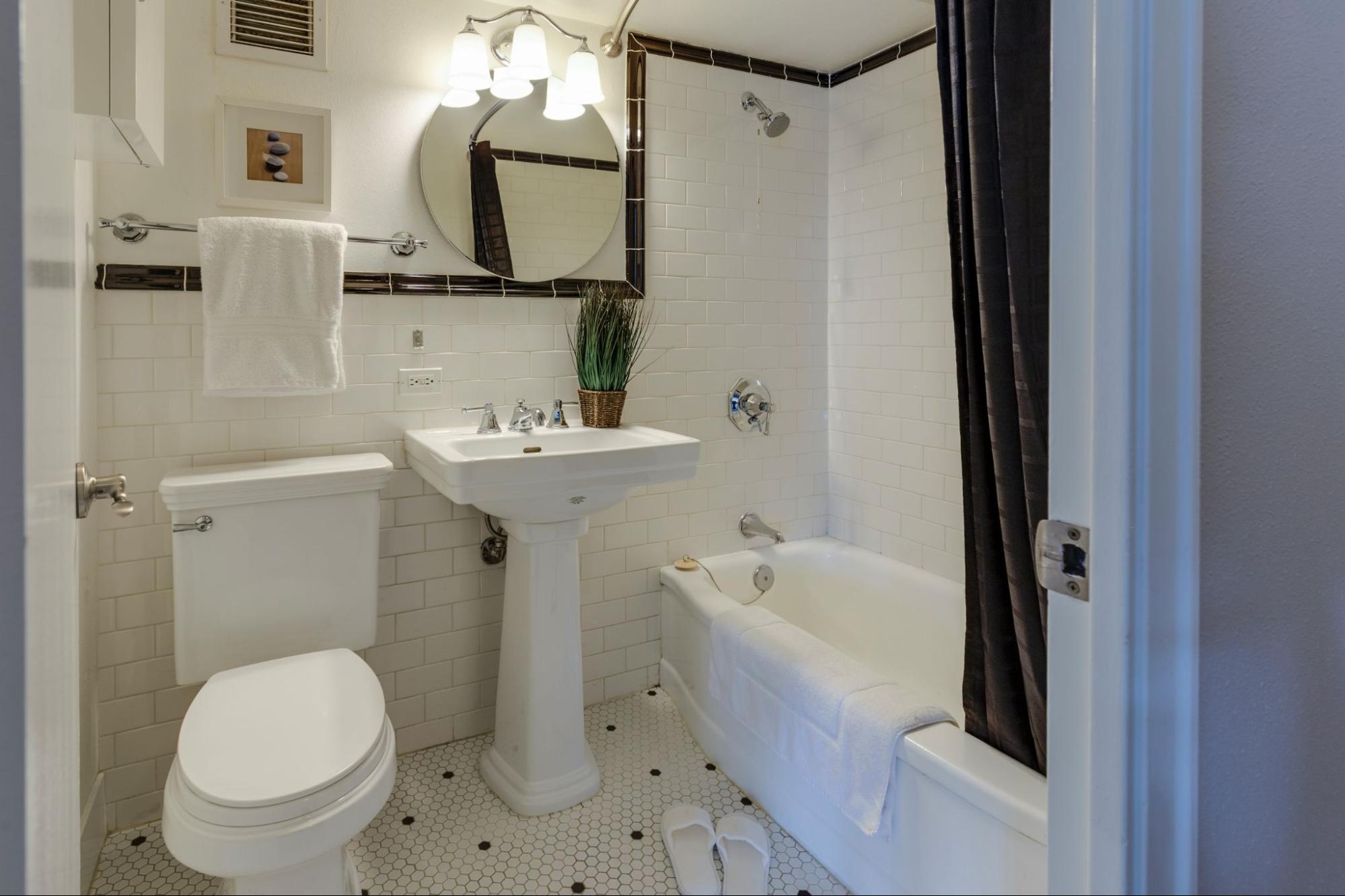 image7 Small white bathroom