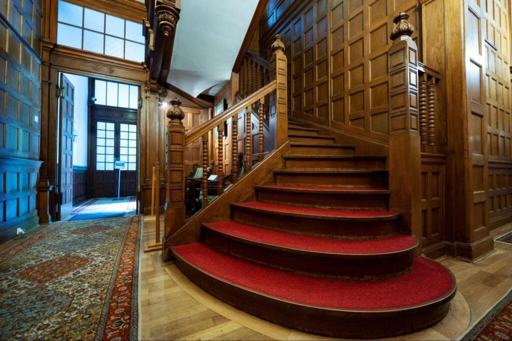 Flooring for Period Homes in Ireland: What Works and What Doesn’t 7 Period home wooden staircase